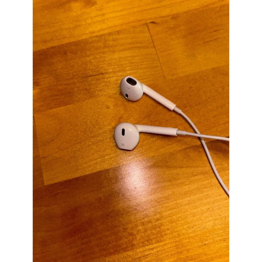 Apple Wired Earbud Headphones